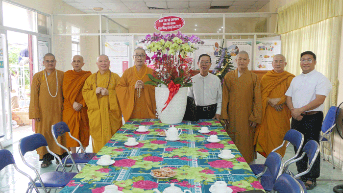tien giang thuong truc ban tri su phat giao tinh chuc mung le giang sinh nam 2022