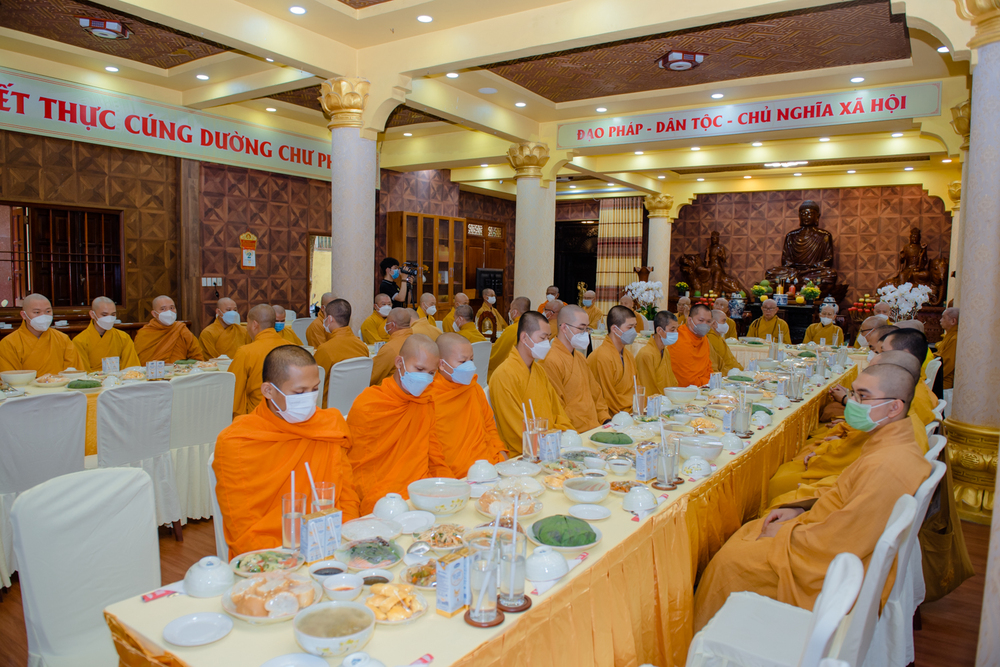 tp hcm  chua minh dao hoan dan duoc su va cung duong trai tang