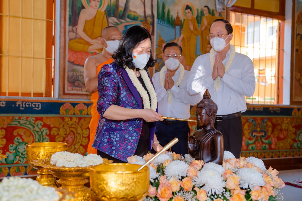 tp hcm  truong ban dan van trung uong chuc tet chol chnam thmay chu tang dong bao khmer