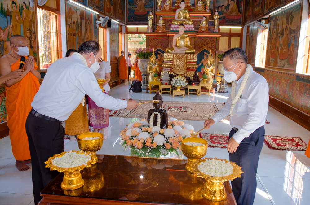 tp hcm  truong ban dan van trung uong chuc tet chol chnam thmay chu tang dong bao khmer