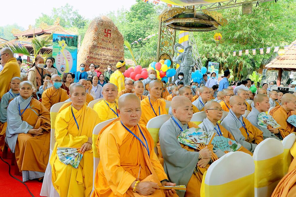 trang nghiem dai le phat dan va khanh thanh tinh xa an lac tai binh duong