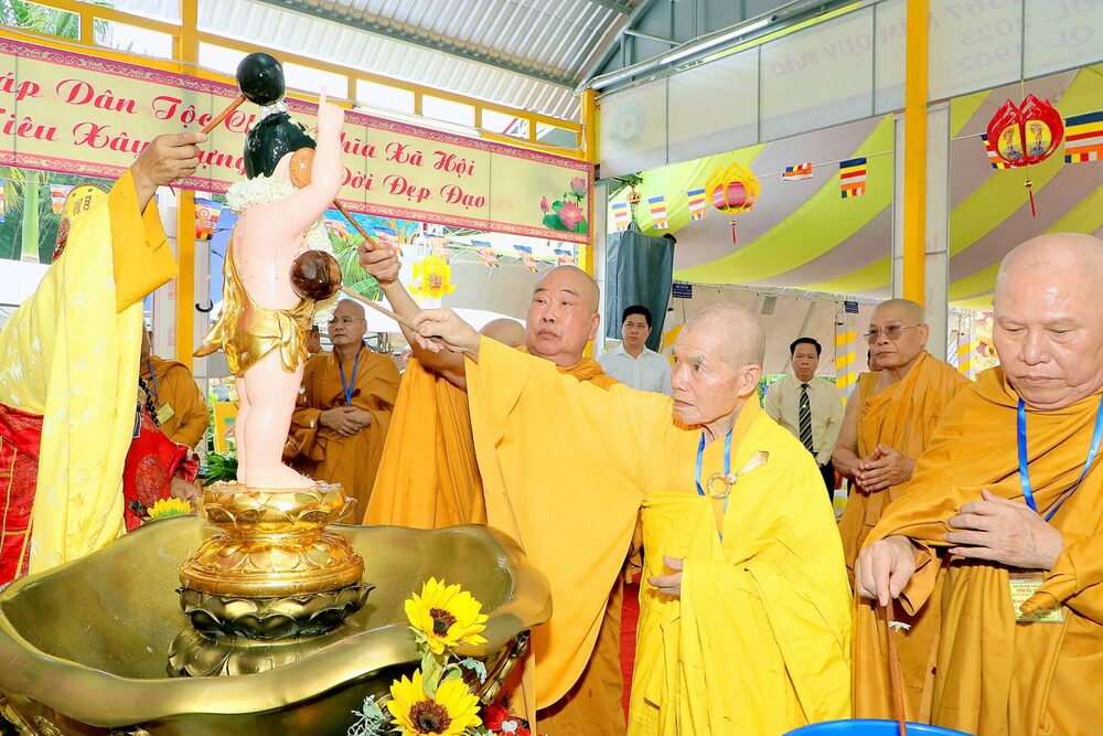 trang nghiem dai le phat dan va khanh thanh tinh xa an lac tai binh duong