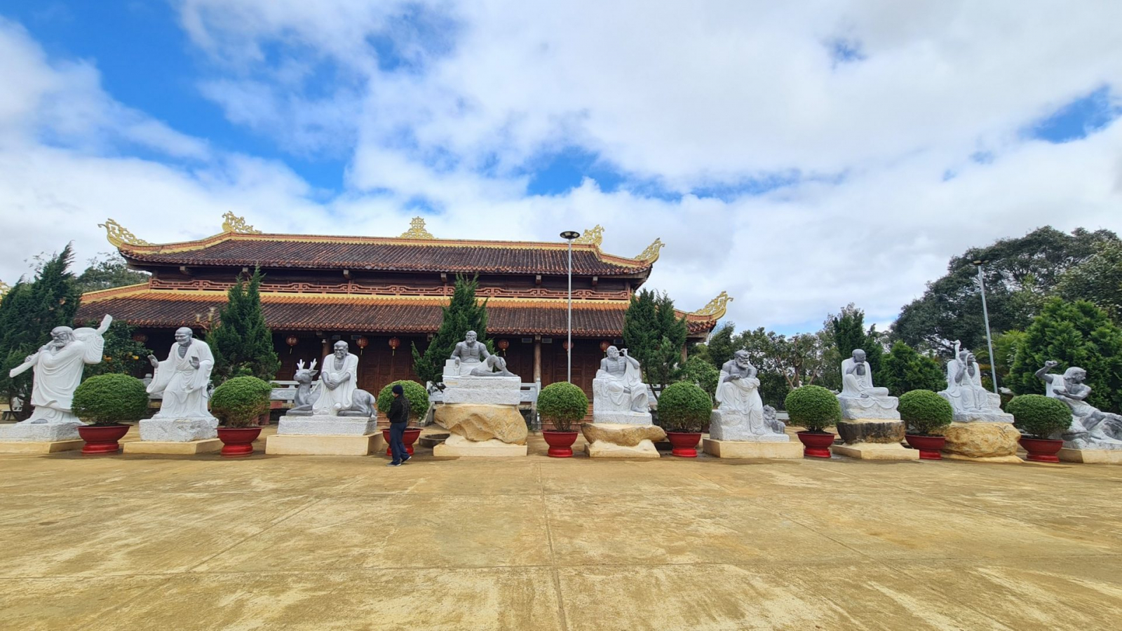 trang nghiem le an vi dai tuong thap bat la han tai chua khanh lam  huyen kon plong