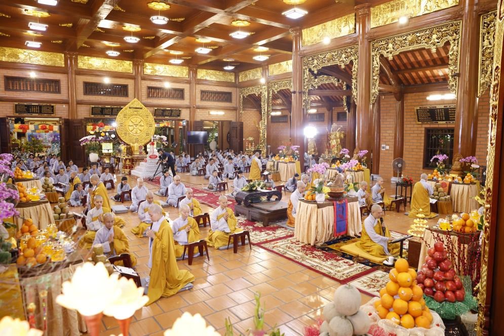 trang nghiem le khai dan duoc su tai chua thien quang