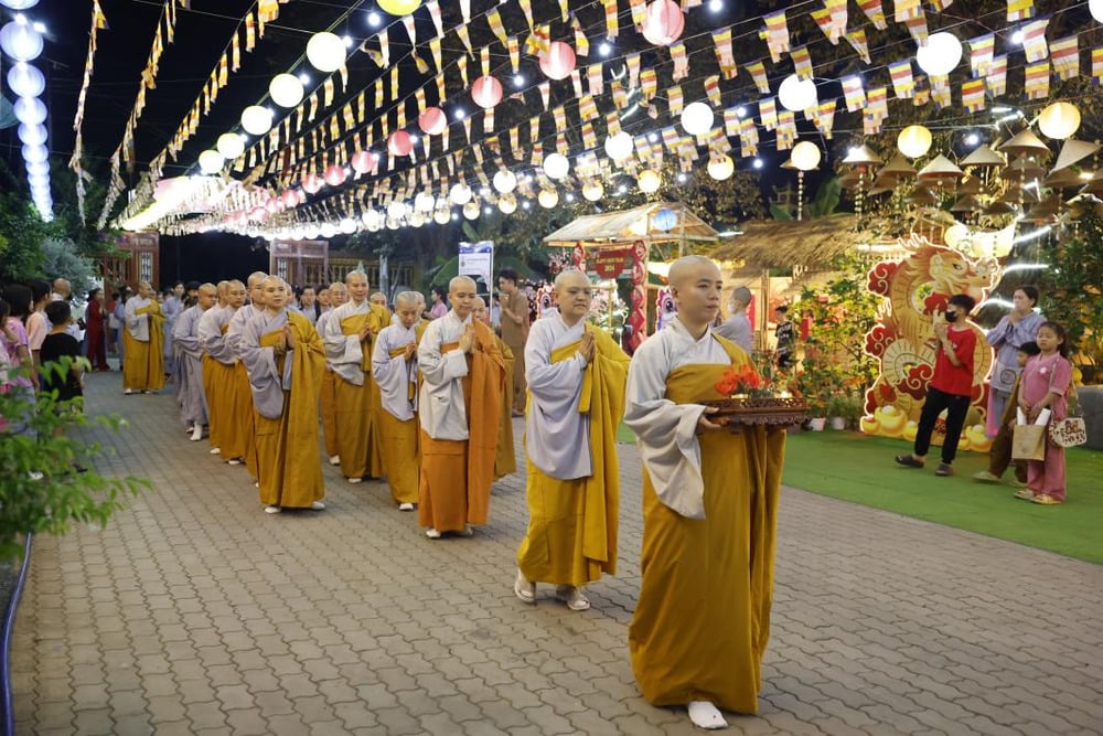 trang nghiem le khai dan duoc su tai chua thien quang