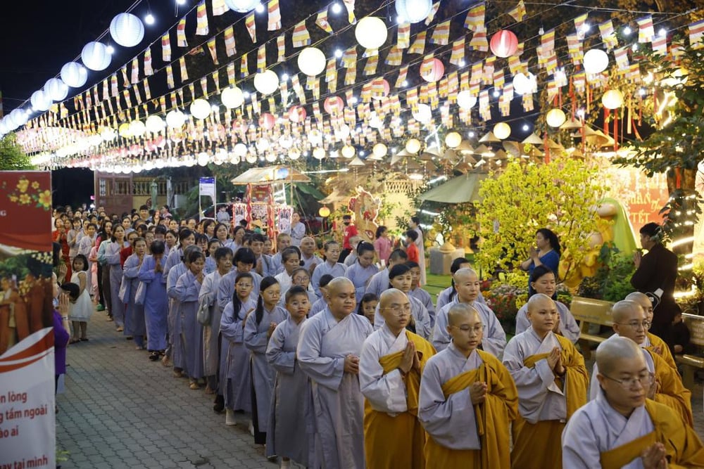 trang nghiem le khai dan duoc su tai chua thien quang