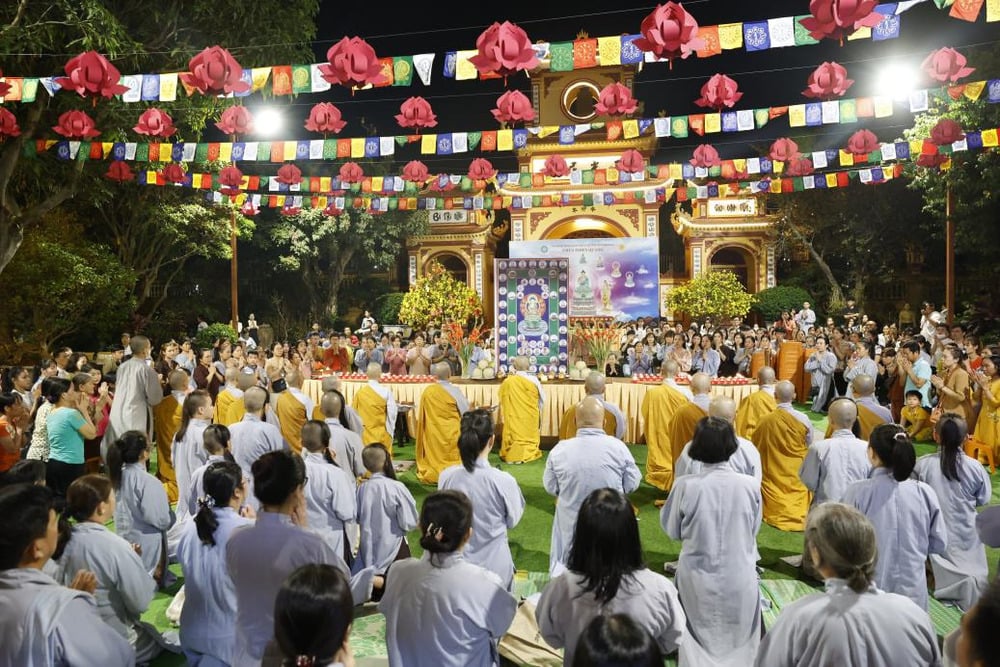 trang nghiem le khai dan duoc su tai chua thien quang