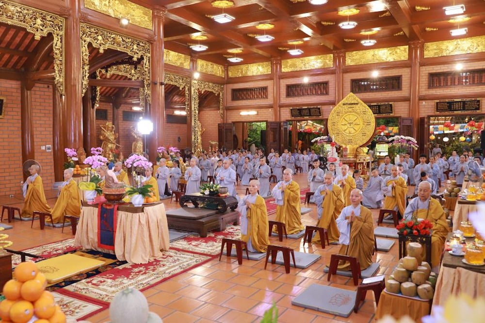 trang nghiem le khai dan duoc su tai chua thien quang