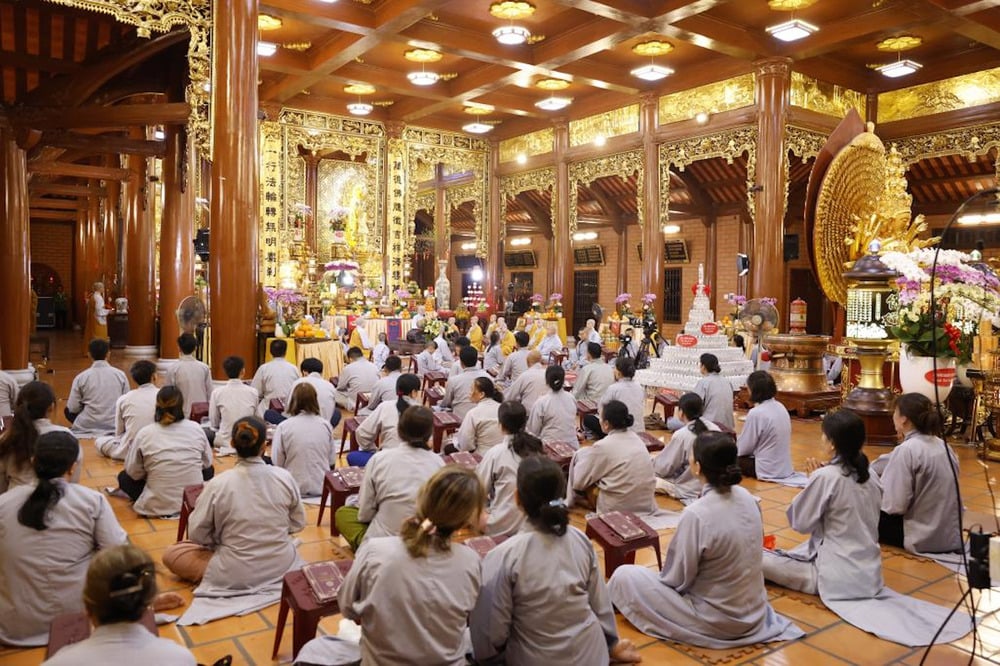 trang nghiem le khai dan duoc su tai chua thien quang