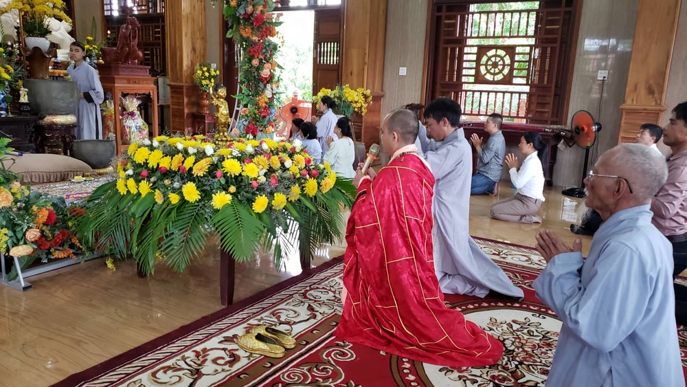 trang nghiem le tam phat tai chua hung long