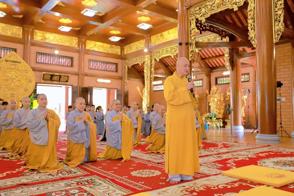 trang nghiem le tuong niem duc thanh to ni dai ai dao tai chua thien quang