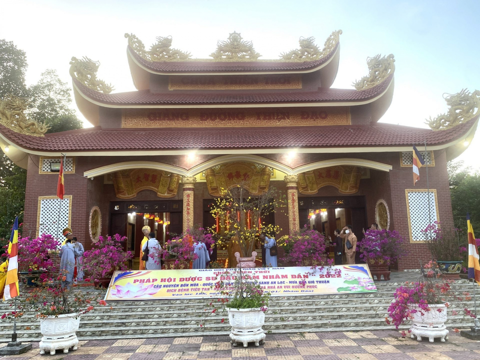 trang nghiem phap hoi duoc su dau nam nham dan tai chua thien thoi