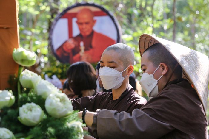 trang tri xe tang cho kim quan thien su thich nhat hanh