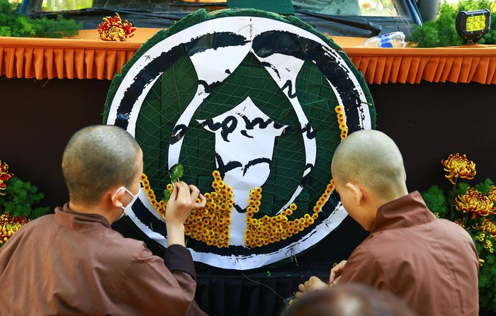 trang tri xe tang cho kim quan thien su thich nhat hanh