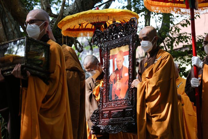 trang tri xe tang cho kim quan thien su thich nhat hanh