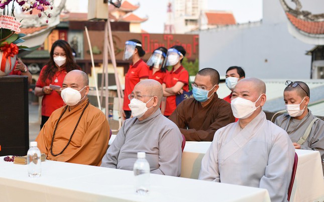 trao qua ??tet cho em ?? tai chua vinh nghiem
