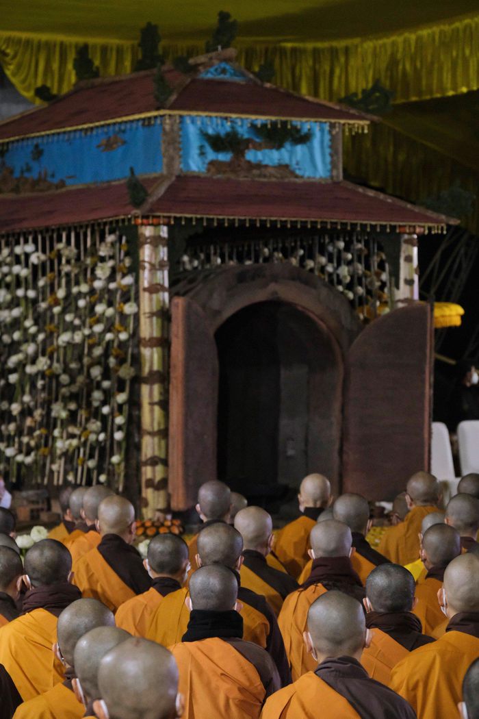 tro cot thien su thich nhat hanh duoc dua ve to dinh tu hieu