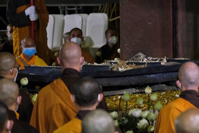 tro cot thien su thich nhat hanh duoc dua ve to dinh tu hieu