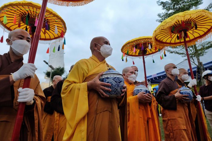 tro cot thien su thich nhat hanh duoc dua ve to dinh tu hieu