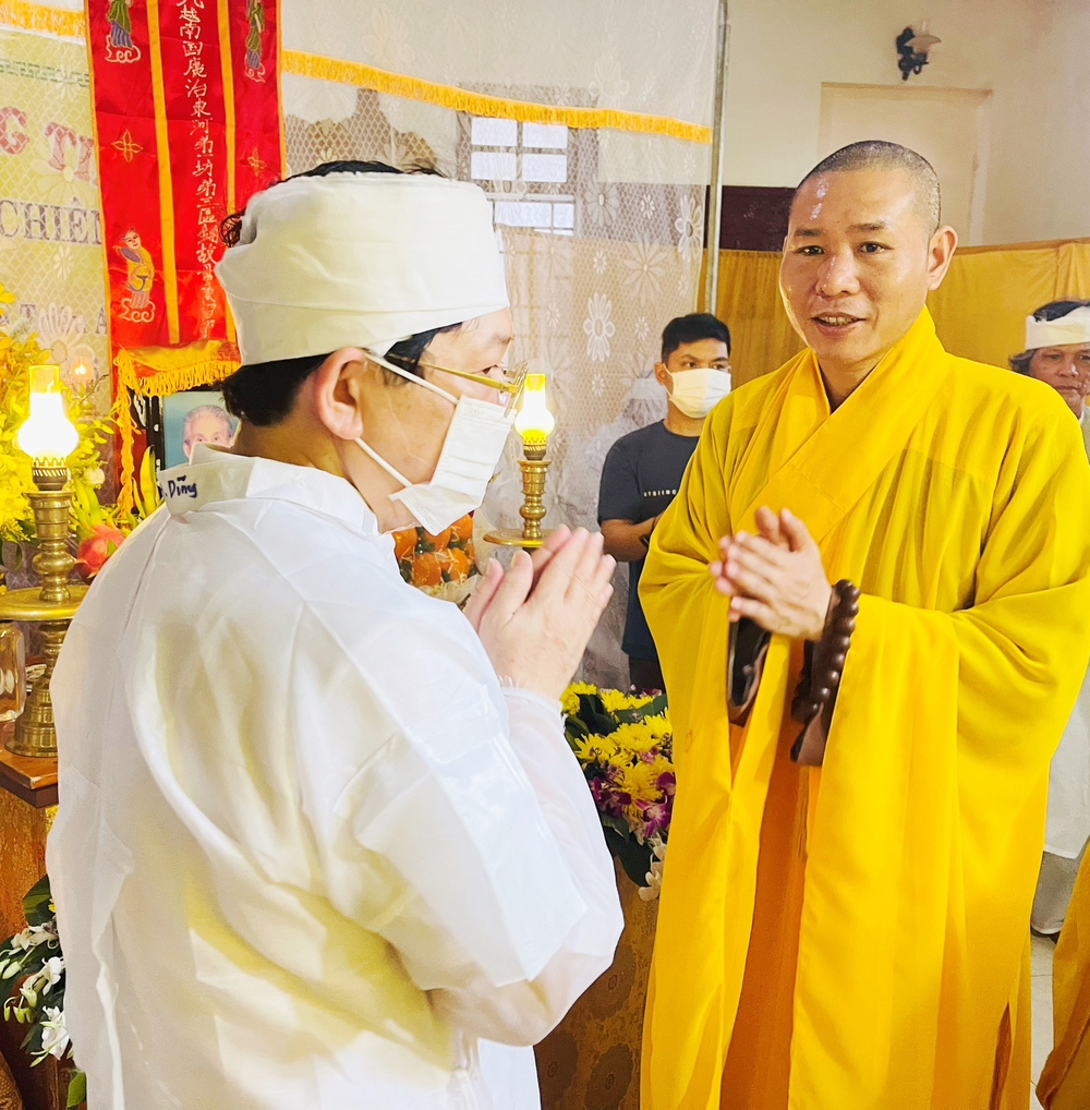 trung uong ghpgvn va ban tri su ghpgvn tinh quang tri vieng tang le than mau ong nguyen huu dung