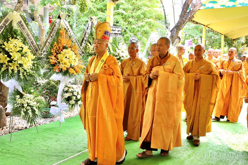 trung uong giao hoi vieng tang ?truong lao hoa thuong thich giac quang ?