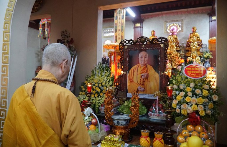 truong lao hoa thuong thich tri quang tuong niem chu to va tien nhan tai co do hoa lu  ninh binh