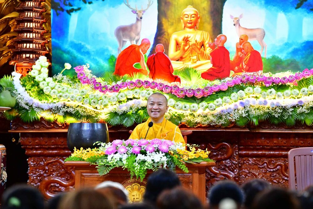 tt  thich nhat tu chi day ve viec tu hoc phat den tang doan va hang tram phat tu tai chua giac ngo