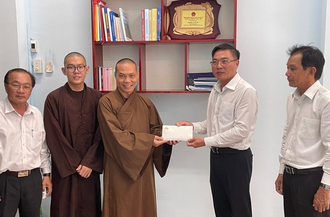 tu vien khanh an tuong niem to khai son va trao tang 450 phan qua tet