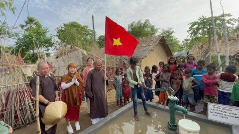 tu vien kim cang khanh thanh 37 gieng nuoc cho ba con ngheo tai lang sujata mocharim bodh gaya va bihar