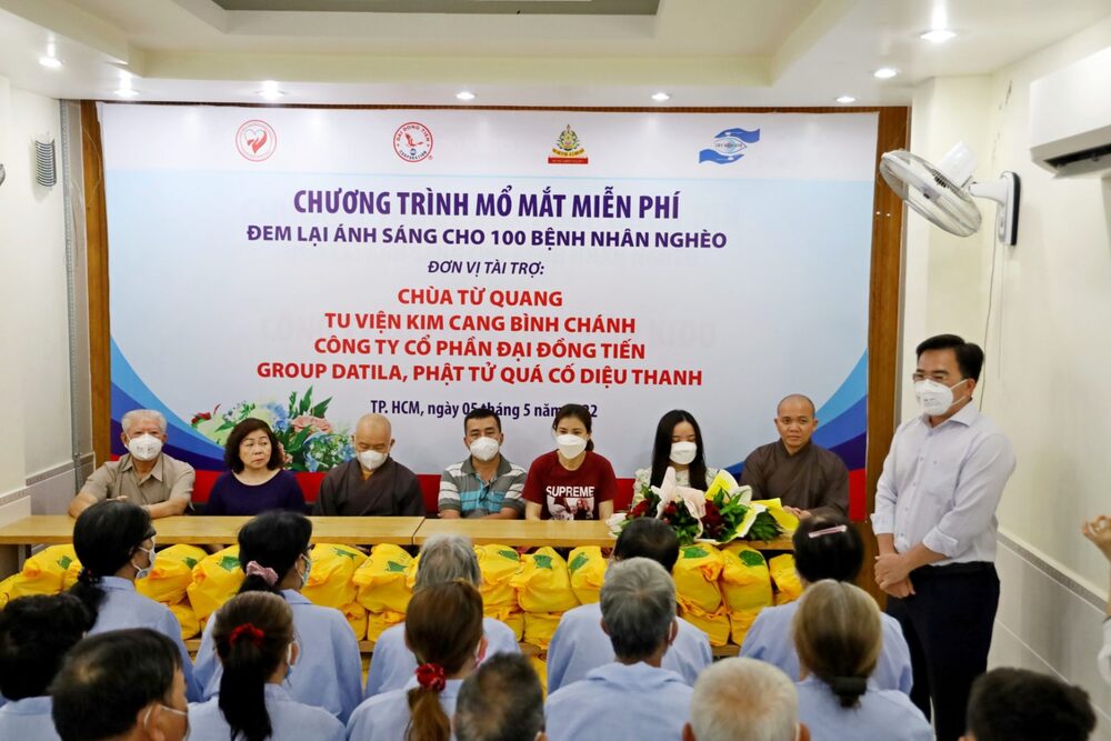 tu vien kim cang thuc hien chuong trinh  ??anh sang tu bi ?? ho tro mo mat mien phi