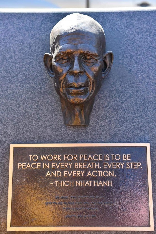 tuong dai vinh danh thien su thich nhat hanh tai my