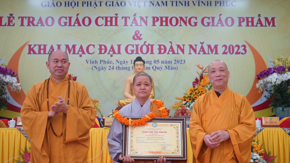 vinh phuc  le trao giao chi tan phong giao pham