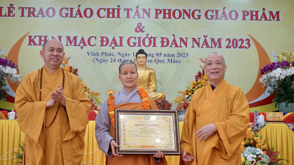 vinh phuc  le trao giao chi tan phong giao pham