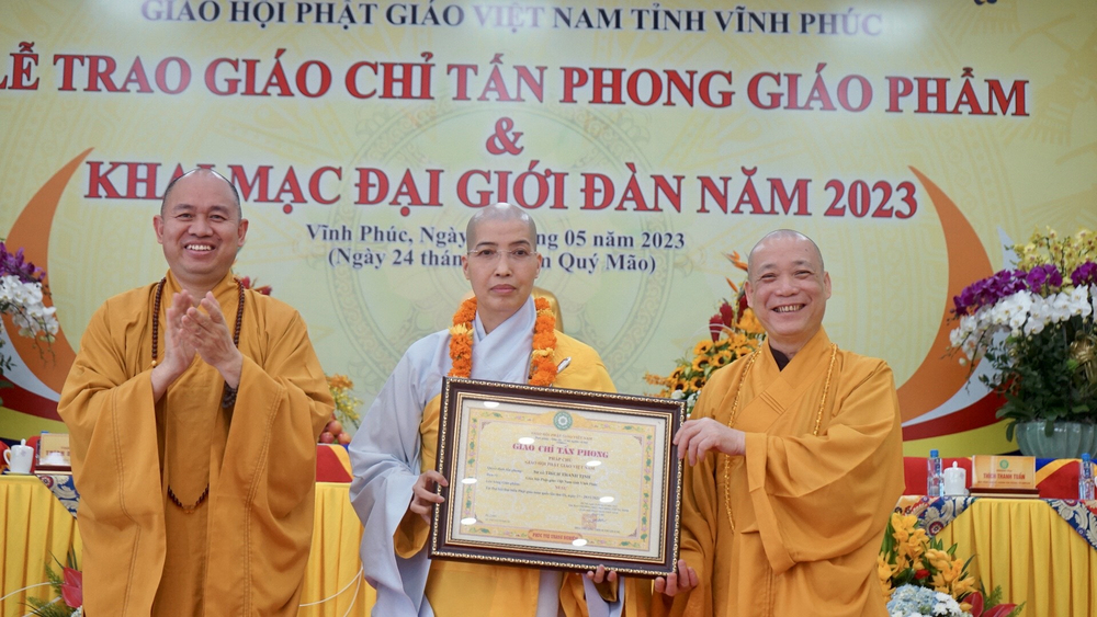 vinh phuc  le trao giao chi tan phong giao pham