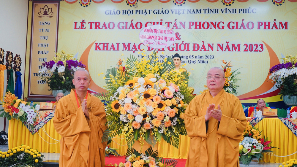 vinh phuc  le trao giao chi tan phong giao pham