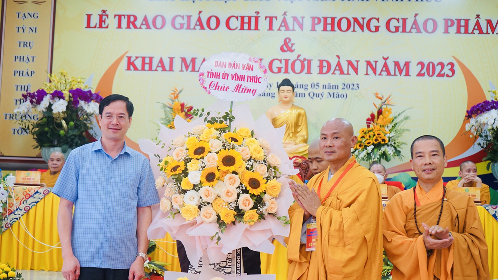 vinh phuc  le trao giao chi tan phong giao pham