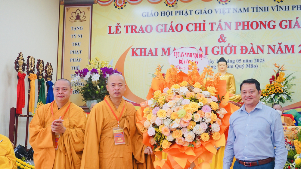 vinh phuc  le trao giao chi tan phong giao pham