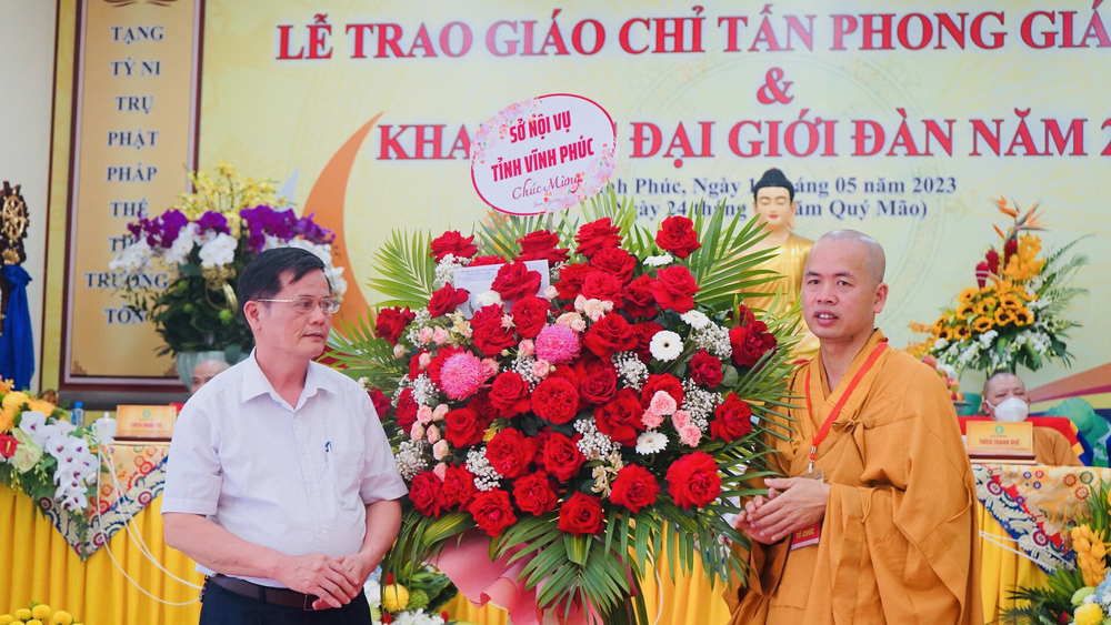 vinh phuc  le trao giao chi tan phong giao pham