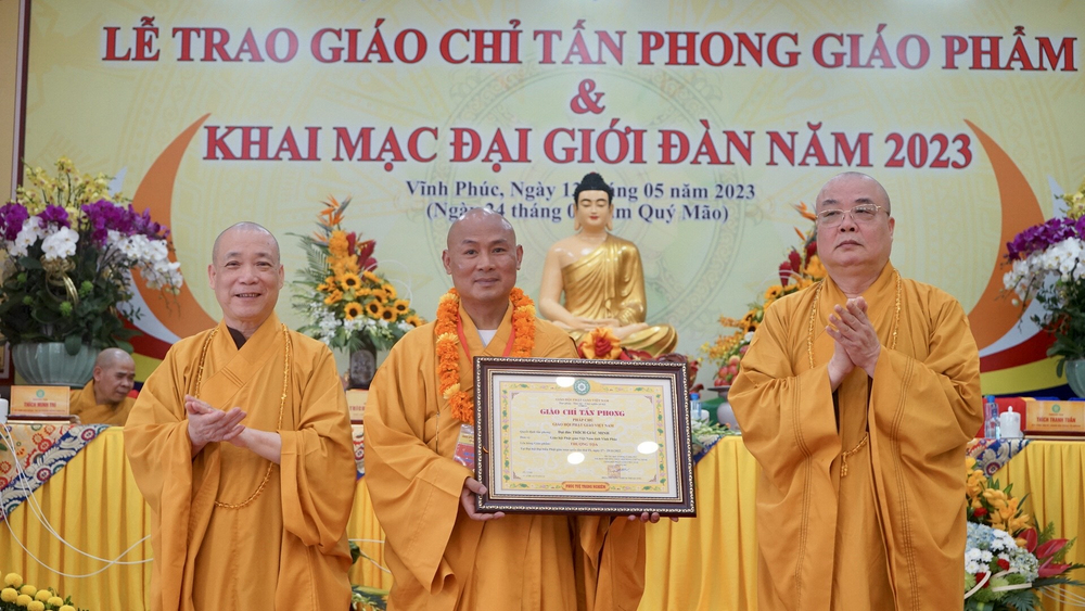 vinh phuc  le trao giao chi tan phong giao pham