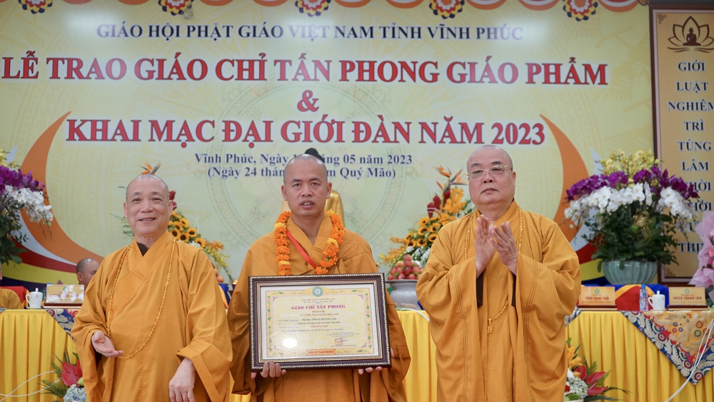 vinh phuc  le trao giao chi tan phong giao pham