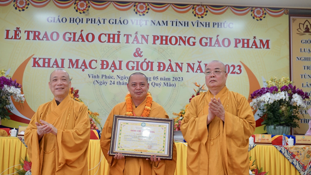 vinh phuc  le trao giao chi tan phong giao pham