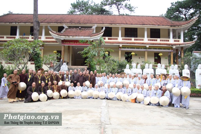 vinh phuc  tang ni sinh hvpg hue tham tim hieu pg tai tinh vien van son