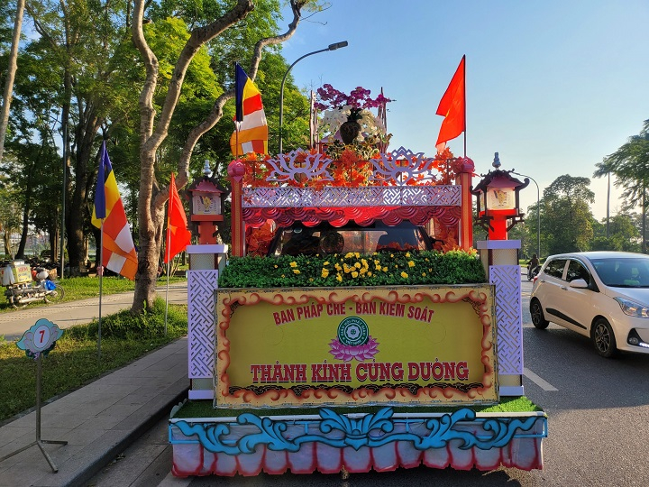 xe hoa phat dan pl 2566 lung linh tren cac cung duong co do hue