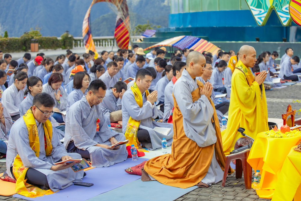 xuc dong mua vu lan bao hieu noi dinh thieng fansipan